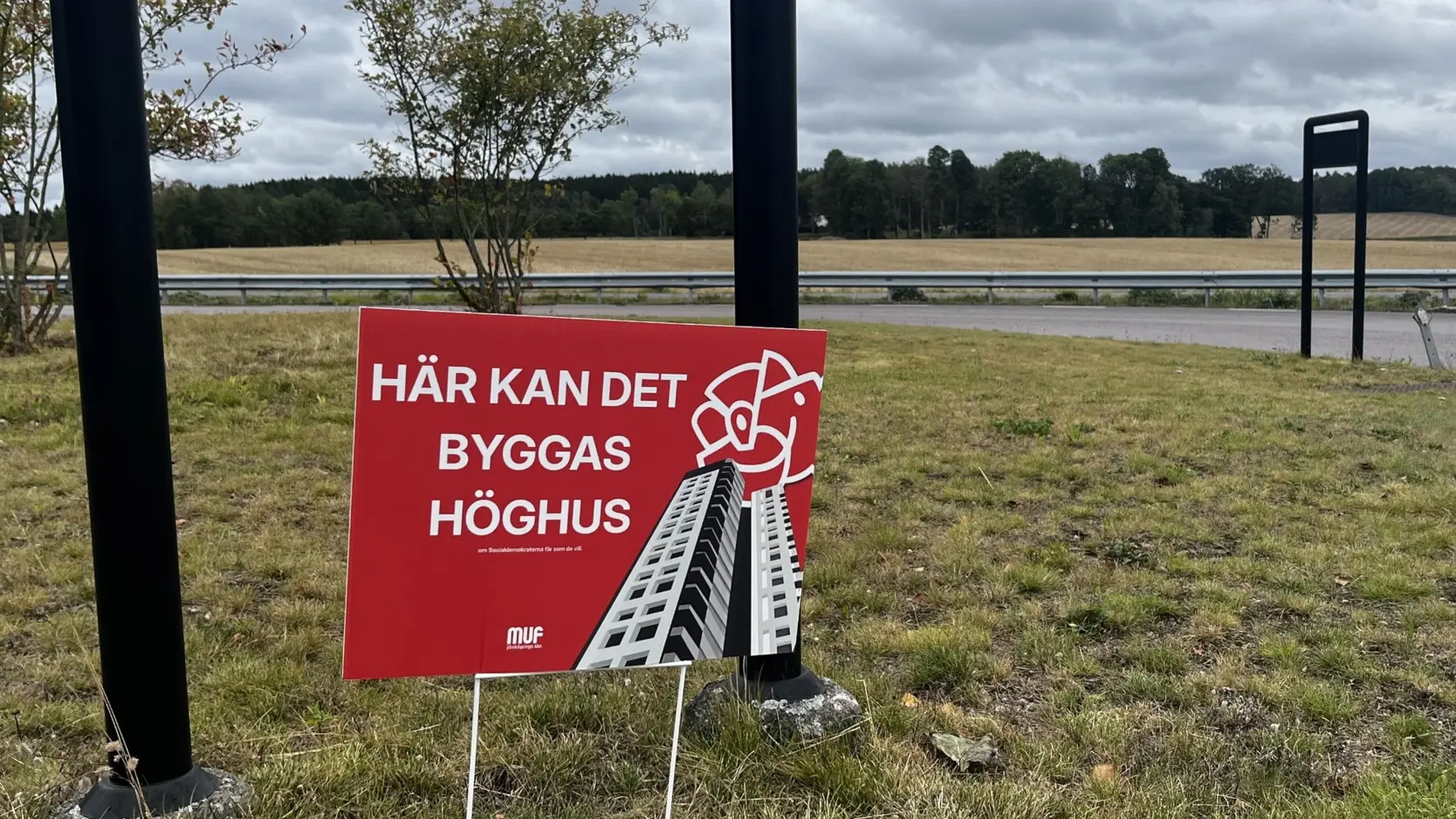 muf-i-j-nk-ping-kritiseras-f-r-valaffischer-sveriges-radio