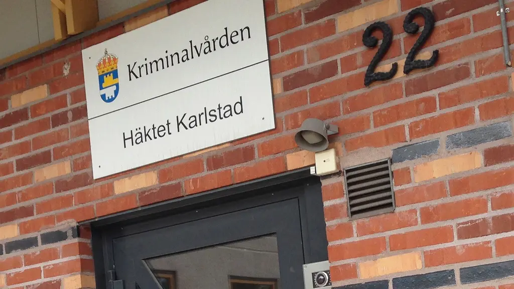 Entré till häktet. Foto: Jenny Norberg/Sveriges Radio.