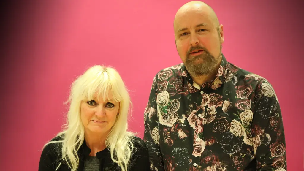 Erik Axelsson komiker Marianne Nilsson, projektledare för region värmlands kampanj En riktig man. Foto Örjan Bengtzing/Sveriges Radio.