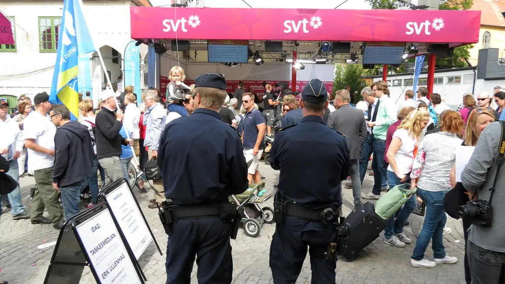 Poliser i Almedalen. Foto: Mika Koskelainen/Sveriges Radio