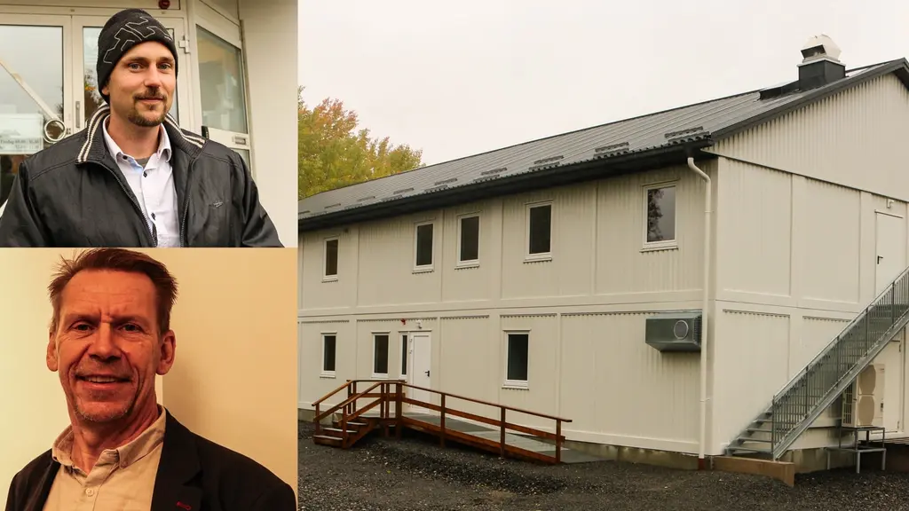 HVB-hemmet på Lokes väg i Bollebygd. Modulbostad i vitt. I bilden syns också politikerna Daniel Persson (SD) och Peter Rosholm (S).
