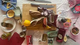 Det behövs inte så mycket extra för att det ska bli en fest på konservburkar. 