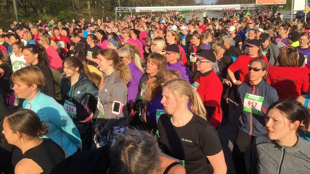 Några av de 5 000 kvinnorna inför starten i Vårruset i Malmö. Foto: Johanna Hellström/Sveriges Radio.