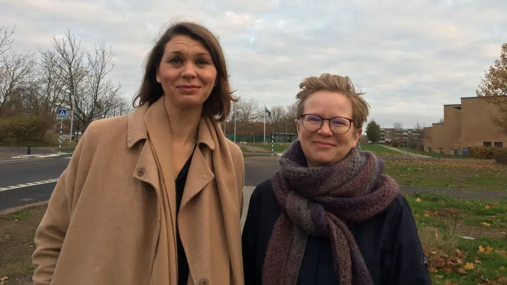 Tora Broberg, stadsmiljöchef i Landskrona med reporter Nina Sköldqvist.