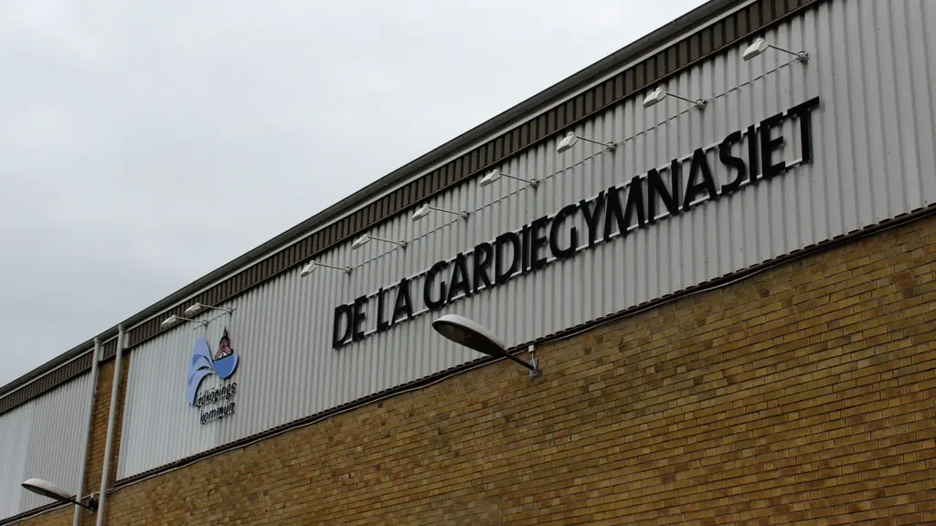 De la Gardiegymnasiet fasad