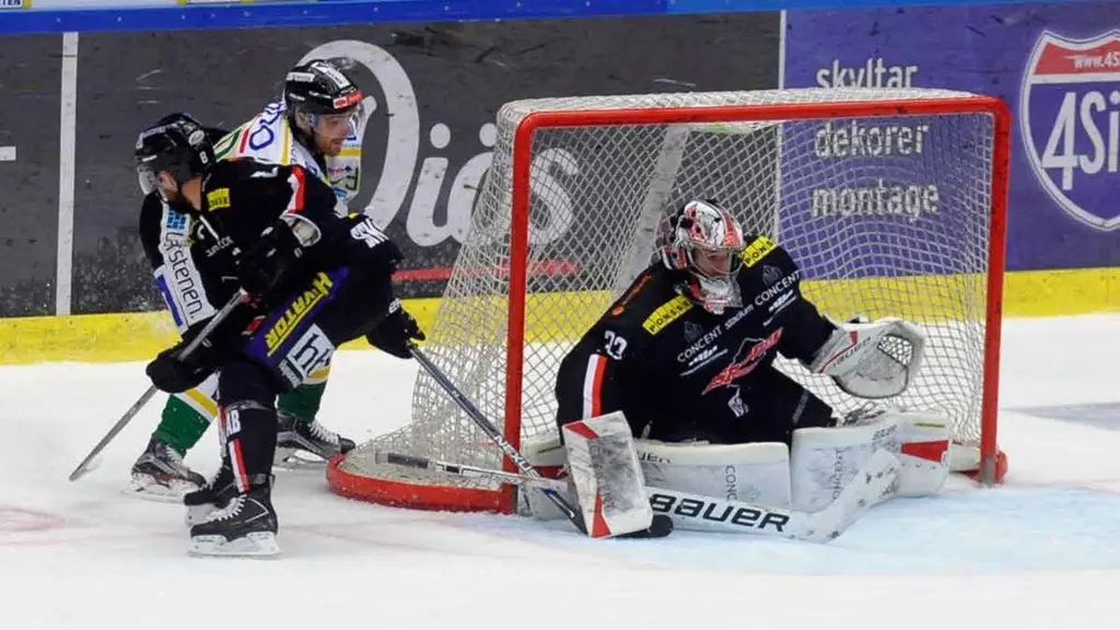 Asplövens målvakt Ronan Quemener mot Björklöven. Foto: Alf Lindbergh/Pressbilder.