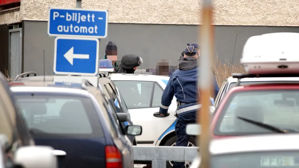 Den nationerlla insatsstyrkan stormade vid 13.30-tiden idag hotell Grand i centrala Falun. Enligt uppgift frÃ¥n polis var konferenslokalen pÃ¥ hotellet bokat fÃ¶r ett mÃ¶te mellan flera kriminella grupper. 