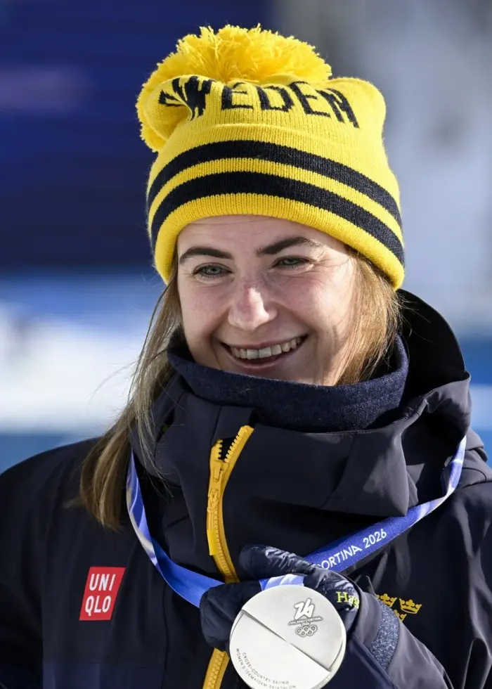 Ebba Andersson med OS-silvermedalj runt halsen