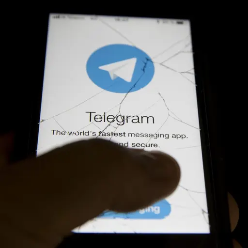 Telefon som visar appen Telegram.