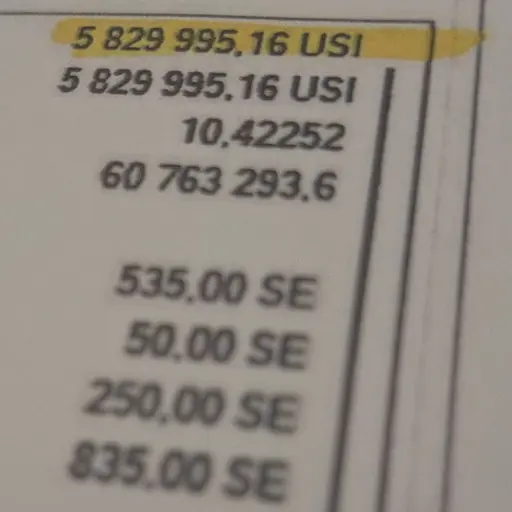 Bild med SEB-logotypen i grönt och vitt till vänster och en ekonomisk sammanställning med siffror och valutabeteckningar, såsom USI och SE, till höger.