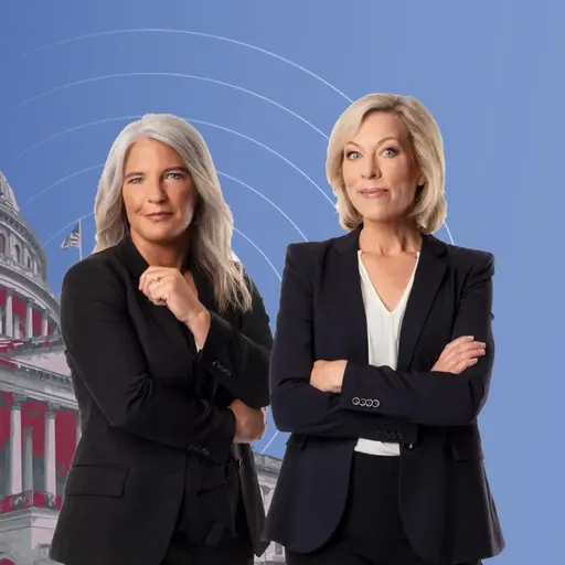 Programledare Sara Stenholm och Ginna Lindberg tittar in i kameran.