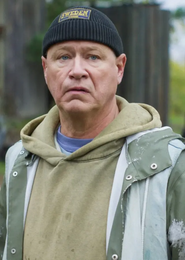 Robert Gustafsson och Ida Hallquist i filmen ”Grannfejden”. Betyg: Tre av fem.